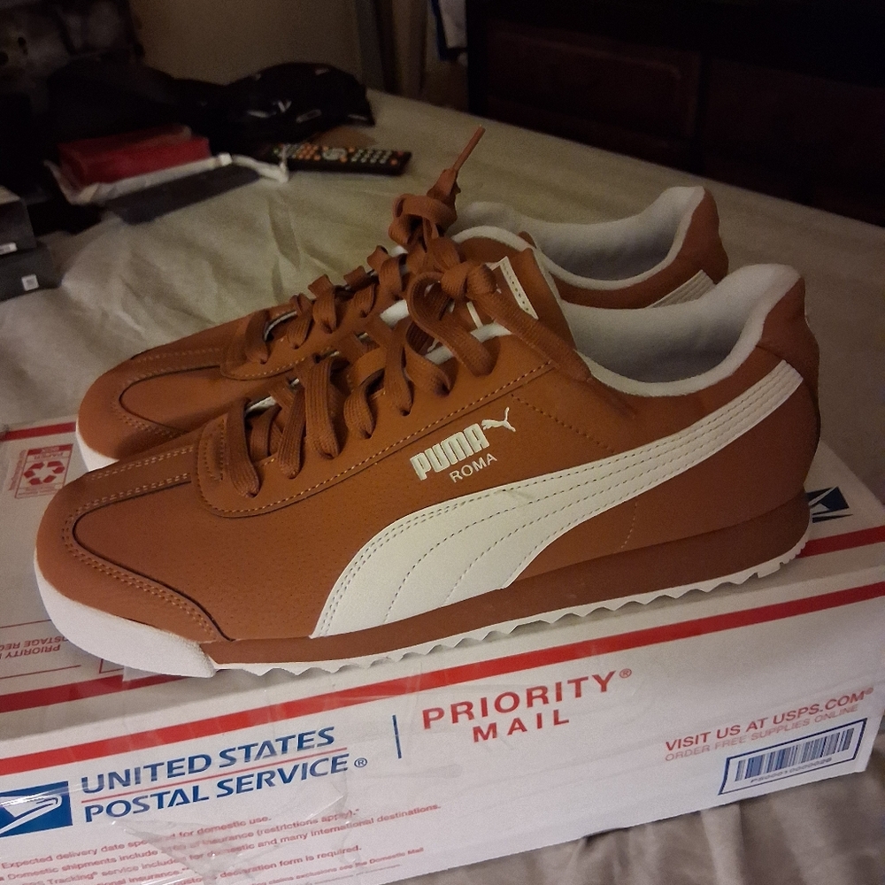 New Puma Roma Sneakers - Picture 2 of 5